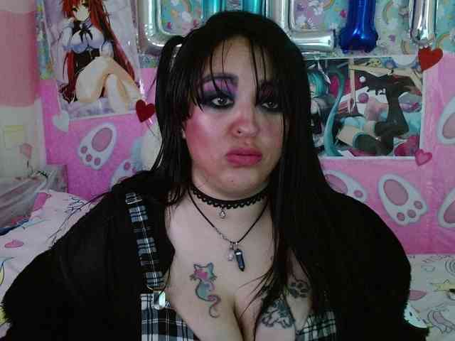 AlizeHentaiMeow webcam