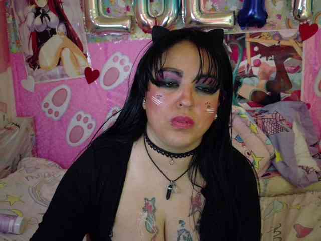 AlizeHentaiMeow webcam
