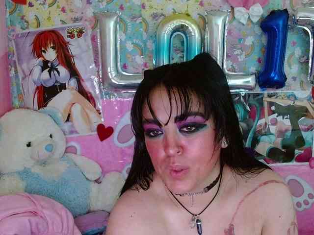 AlizeHentaiMeow webcam