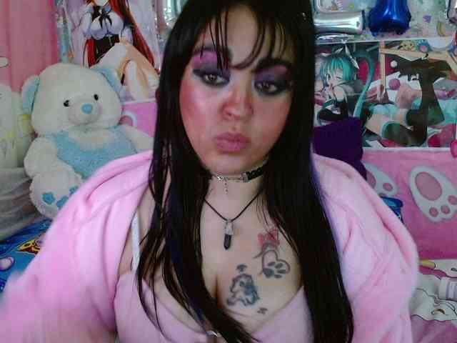 AlizeHentaiMeow webcam