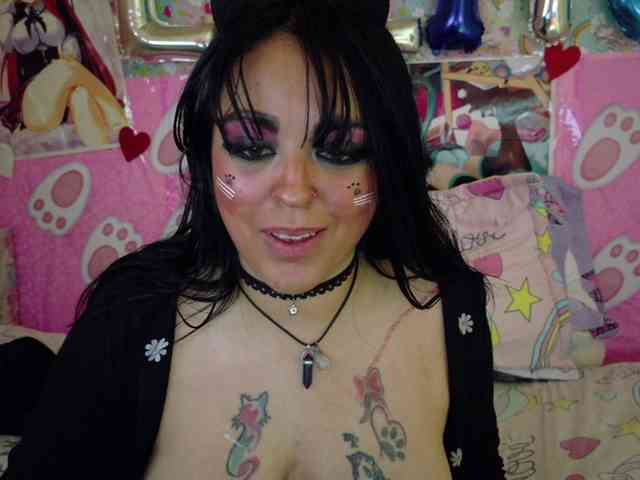 AlizeHentaiMeow webcam