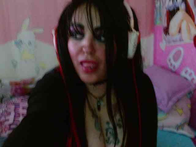 AlizeHentaiMeow webcam