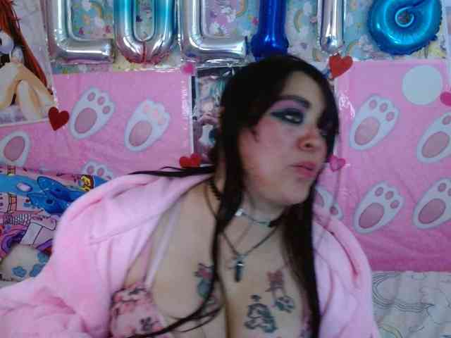 AlizeHentaiMeow webcam