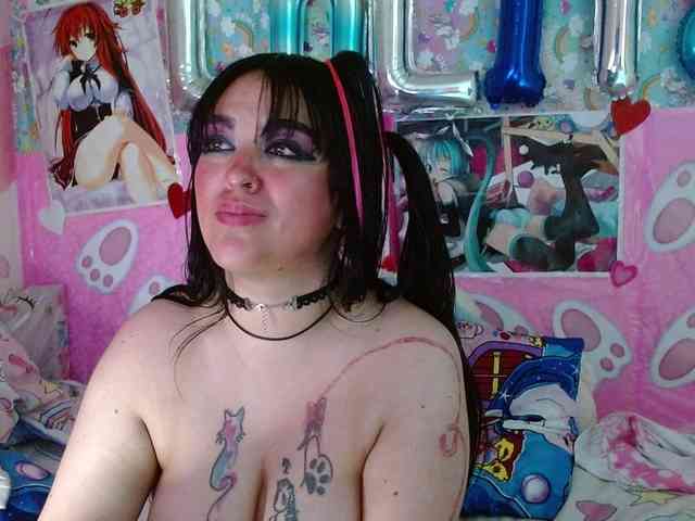 AlizeHentaiMeow webcam