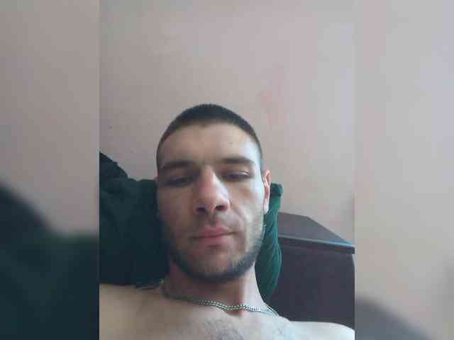 Roberto20251 Live Webcam on BongaCams