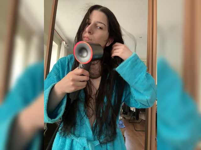 Alisia4's BongaCams show and profile