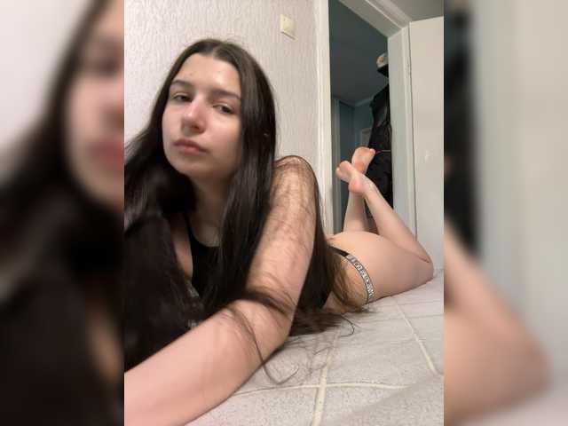 Alisia4's BongaCams show and profile