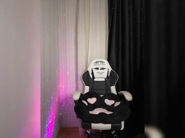 Alisia4's BongaCams show and profile