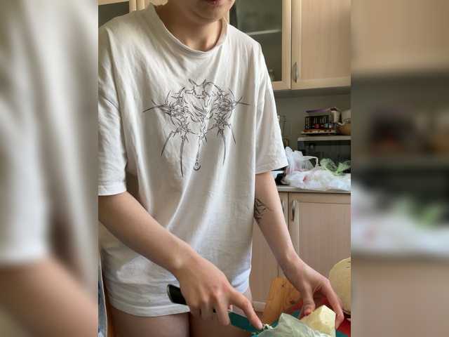 Alisia4's BongaCams show and profile