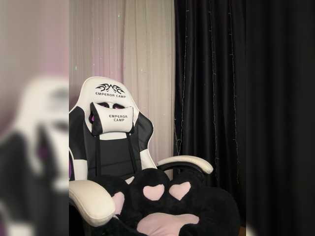 Alisia4's BongaCams show and profile