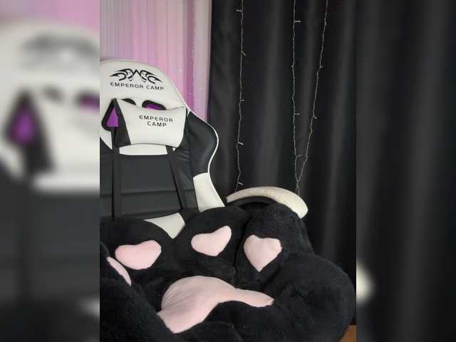 Alisia4's BongaCams show and profile