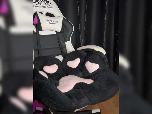 Alisia4's BongaCams show and profile