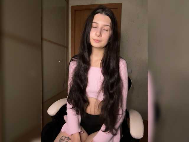 le modèle Alisia4 est en webcam porno dans un show sur le site bongacams, il possède les tags suivants: White/Caucasian,Brunette,Shaved