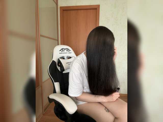 le modèle Alisia4 est en webcam porno dans un show sur le site bongacams, il possède les tags suivants: White/Caucasian,Brunette,Shaved