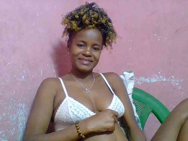 flaviahh Live Webcam on BongaCams
