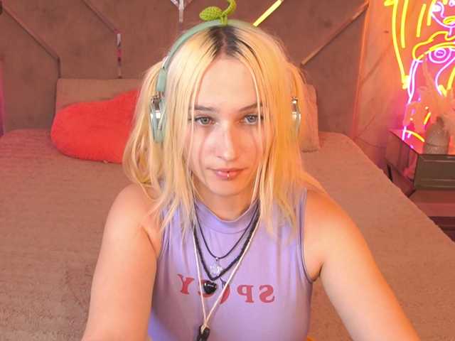 Sex chat gratuit in direct cu LilElfie pe BongaCams