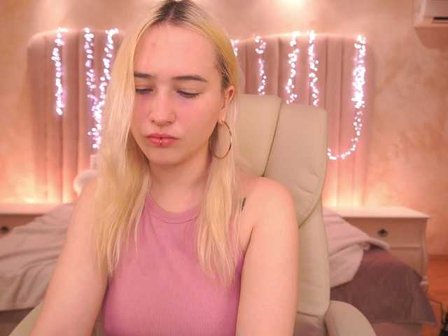 LilElfie's BongaCams show and profile