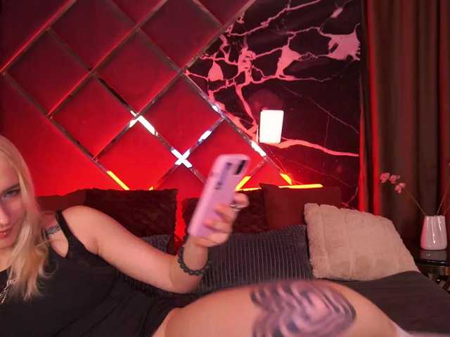 LilElfie's BongaCams show and profile