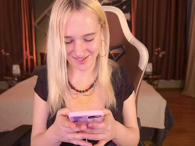 LilElfie's BongaCams show and profile