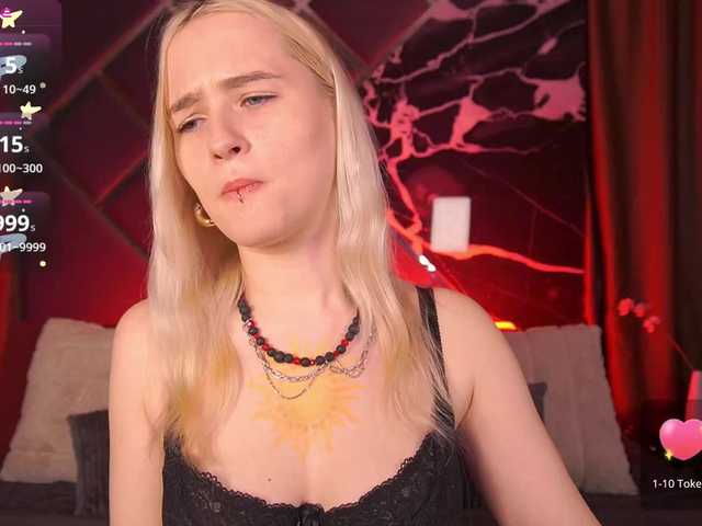 LilElfie's BongaCams show and profile