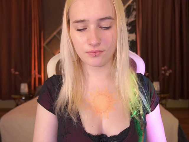 LilElfie's BongaCams show and profile