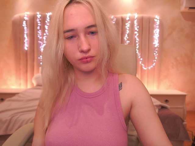 LilElfie's BongaCams show and profile