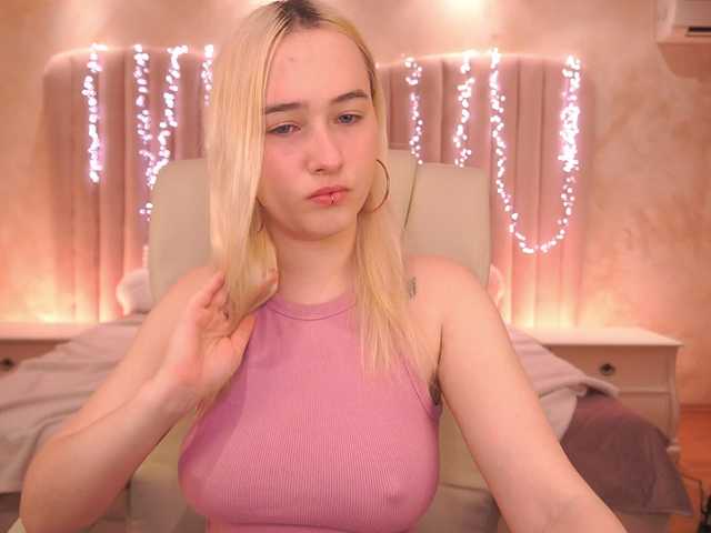 LilElfie's BongaCams show and profile