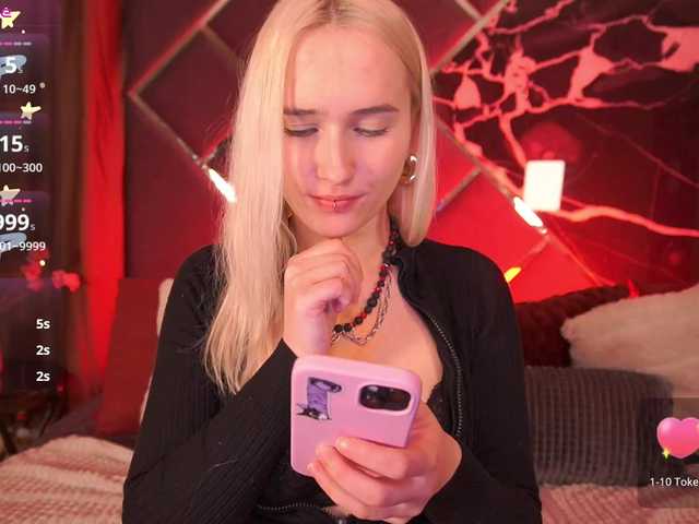 LilElfie's BongaCams show and profile