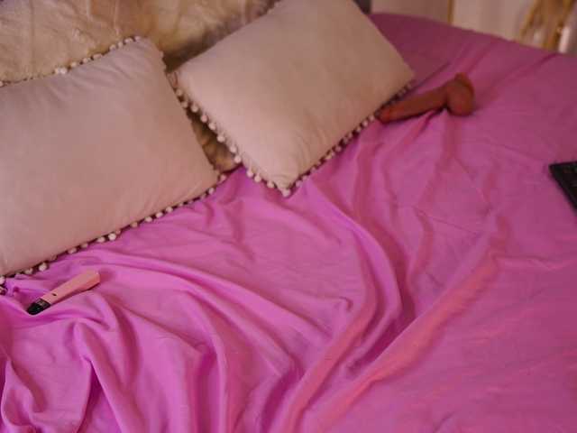 EvaEllis's BongaCams show and profile