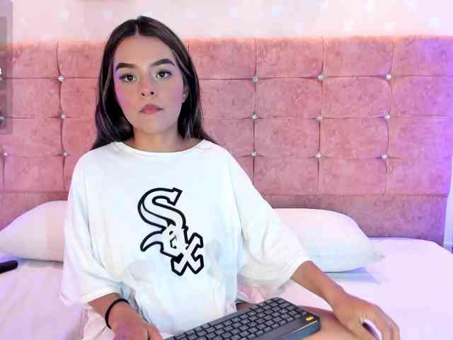 Zooe-Brown webcam