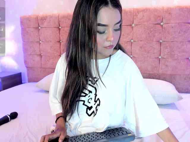 Zooe-Brown webcam