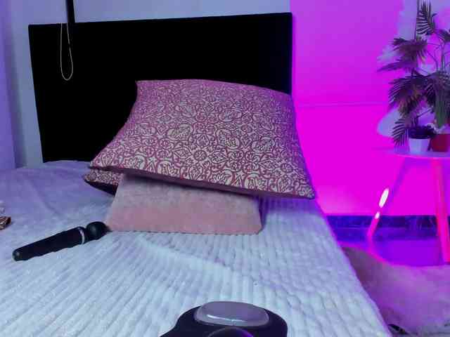 Aishaluna Live Webcam on BongaCams