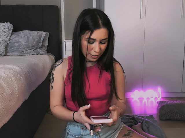 ReyaBlake's BongaCams show and profile