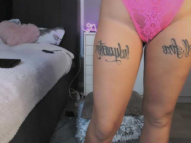 ReyaBlake's BongaCams show and profile