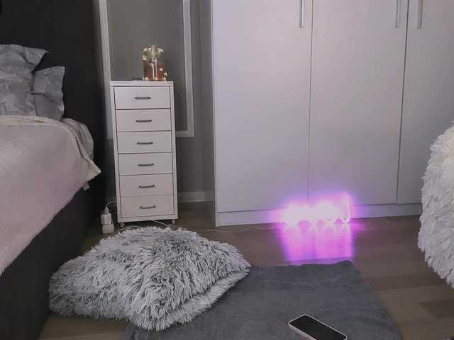 ReyaBlake's BongaCams show and profile