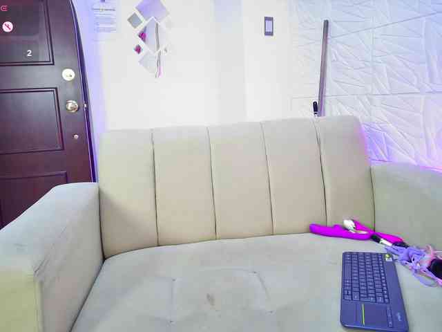 selena-92 Live Webcam on BongaCams
