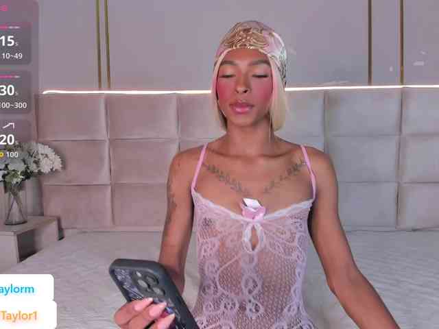 Daisytaylor Live Webcam on BongaCams