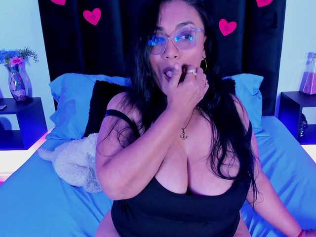 Scarlet-Ray's BongaCams show and profile