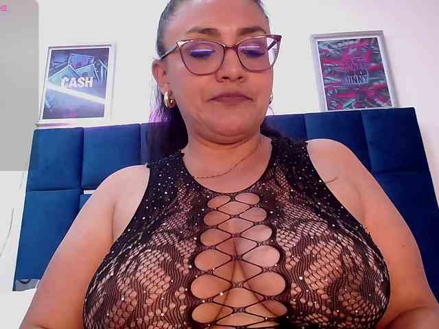 Scarlet-Ray Live Webcam on BongaCams