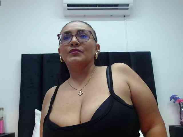 naked livechat Scarlet-Ray
