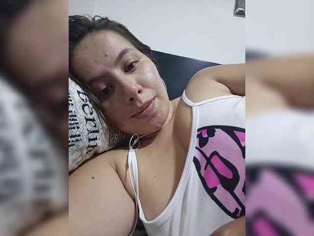 AliciaKennet webcam