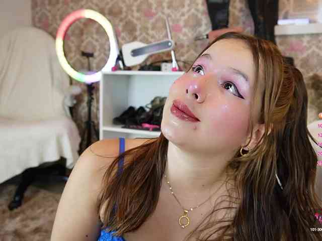 AliciaKennet webcam