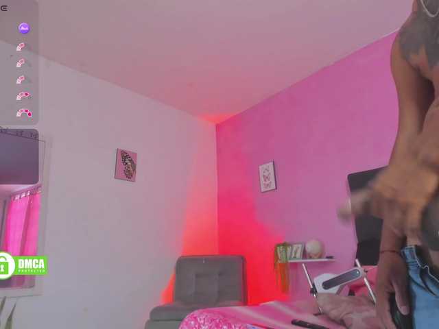 Zoe-Leo's BongaCams show and profile