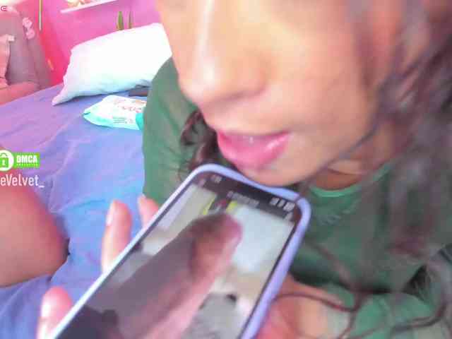 Zoe-Leo webcam