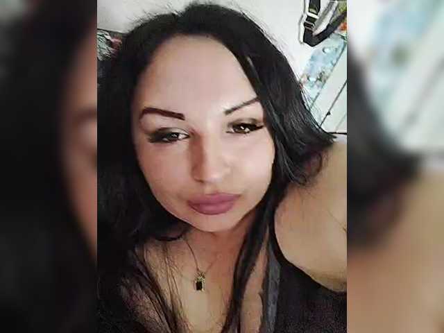  Monica- chat room