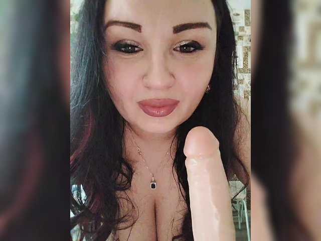 Monica-'s BongaCams show and profile