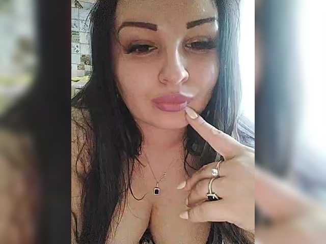  Monica- chat room