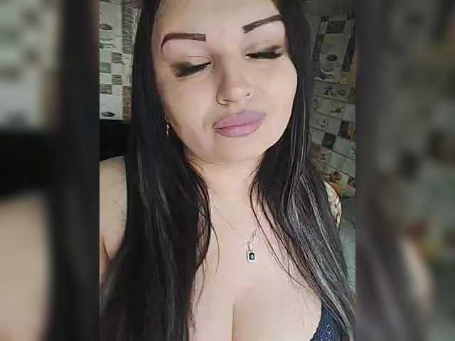  Monica- chat room