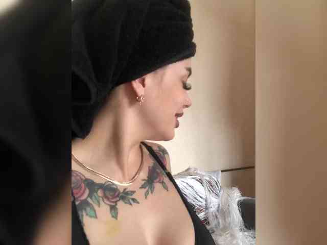 adult nude chat ChristineMoore