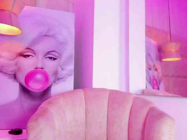 DoollyRosee webcam